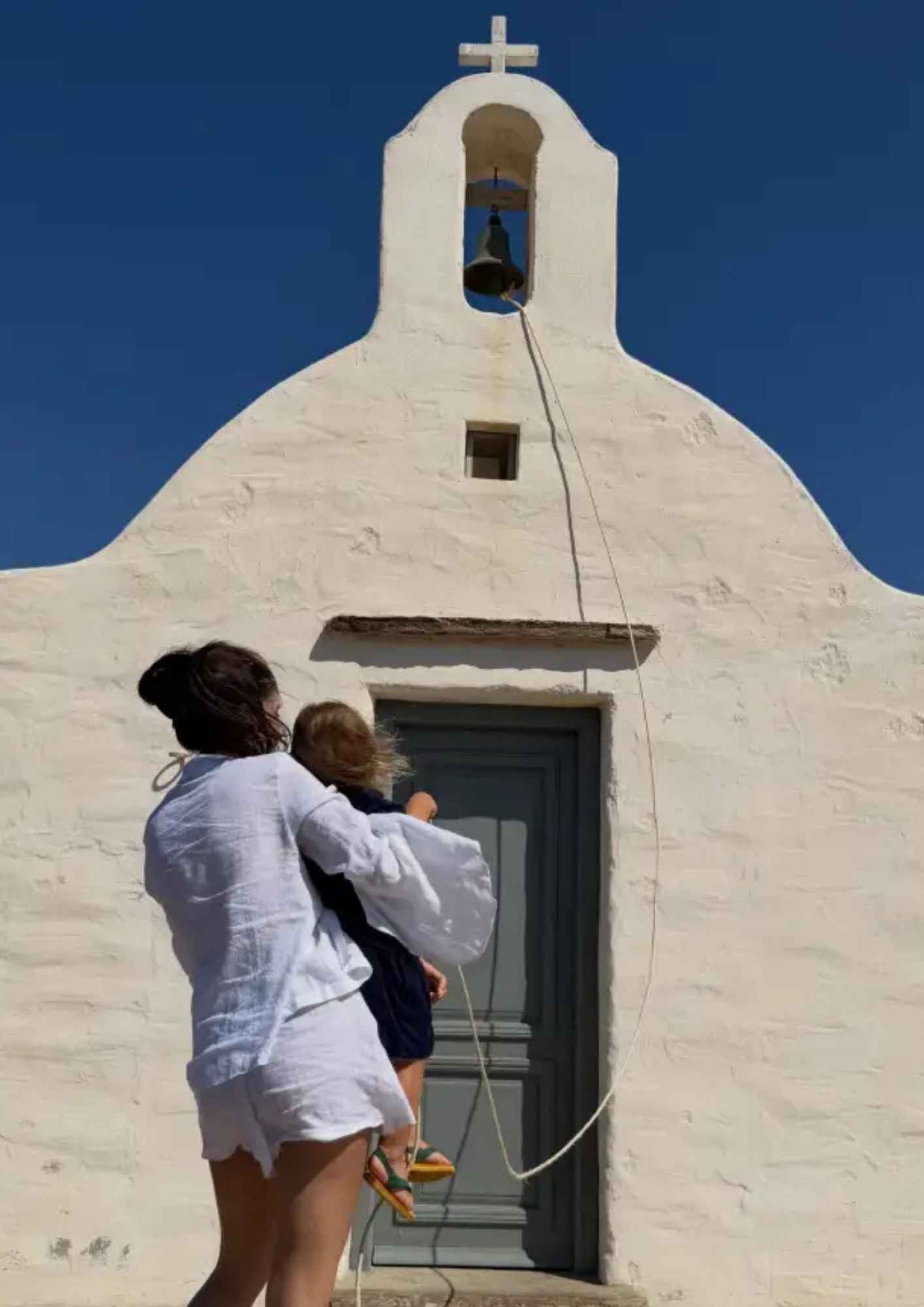 Κωνσταντίνος Αργυρός – Αλεξάνδρα Νίκα: Διακοπές στην Ίο με τα παιδιά τους – Η βραδινή βόλτα με σκάφος
