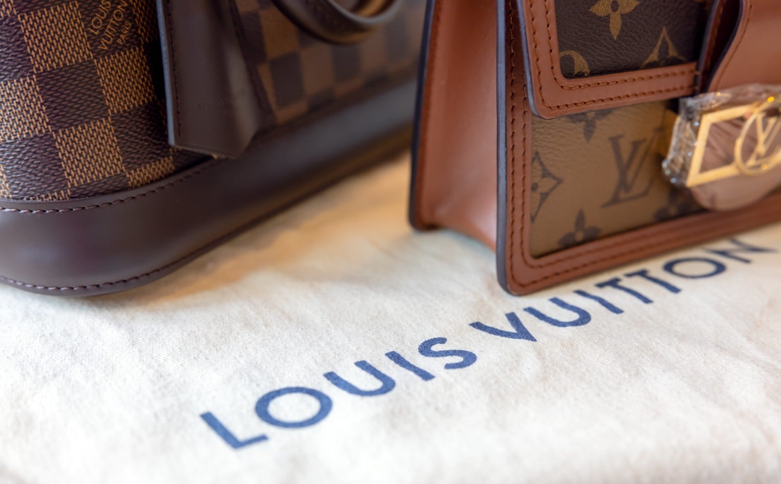 Τσάντες Louis Vuitton.