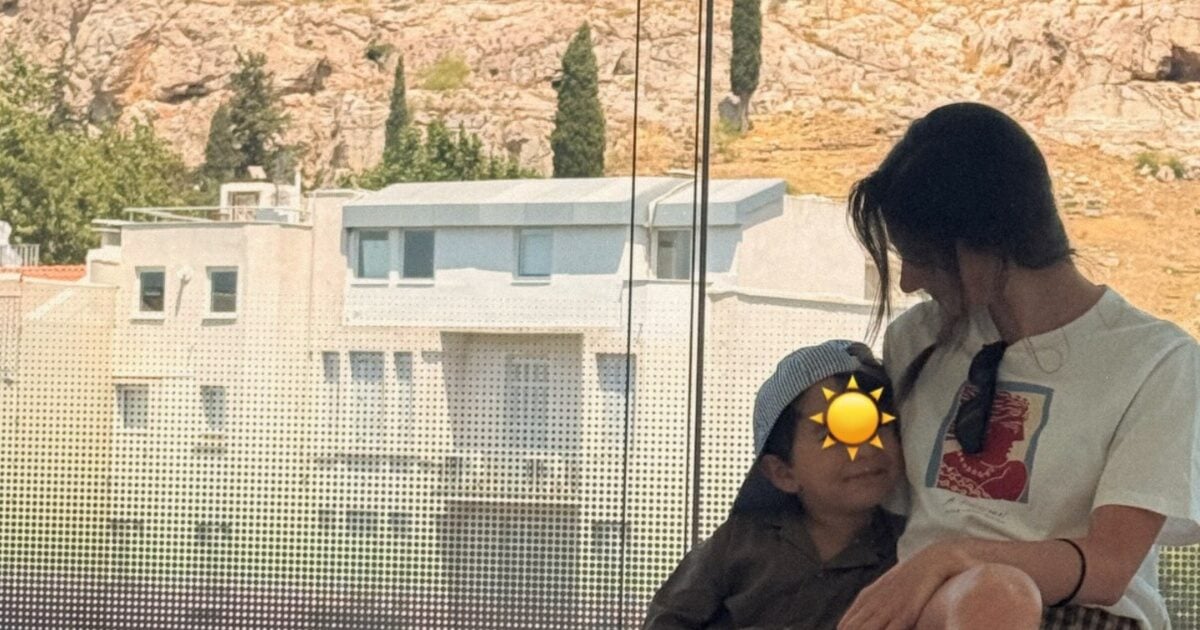 Χρύσα Μιχαλοπούλου: Στο Μουσείο της Ακρόπολης με τον τεσσάρων ετών γιο της – Φωτογραφίες