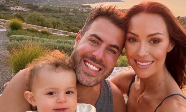Δώρα Παντέλη – Τζον Μεραμβελιωτάκης: Στο Αττικό Ζωολογικό Πάρκο με τον ενός έτους γιο τους