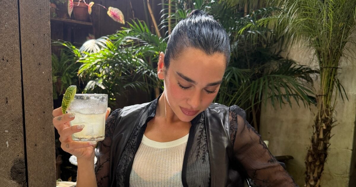 Dot nails: Η Dua Lipa υιοθέτησε την τάση με δύο διαφορετικούς τρόπους