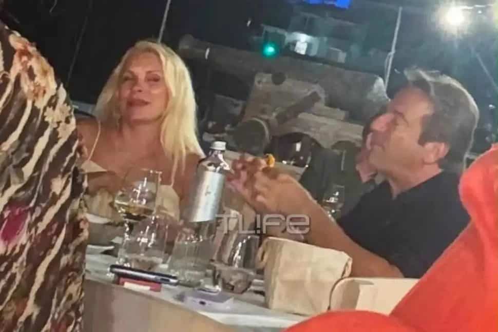 Ελένη Μενεγάκη: Σε ποιο νησί βρίσκεται; Η αντίδρασή της όταν την έπιασε η κάμερα (φωτογραφία)