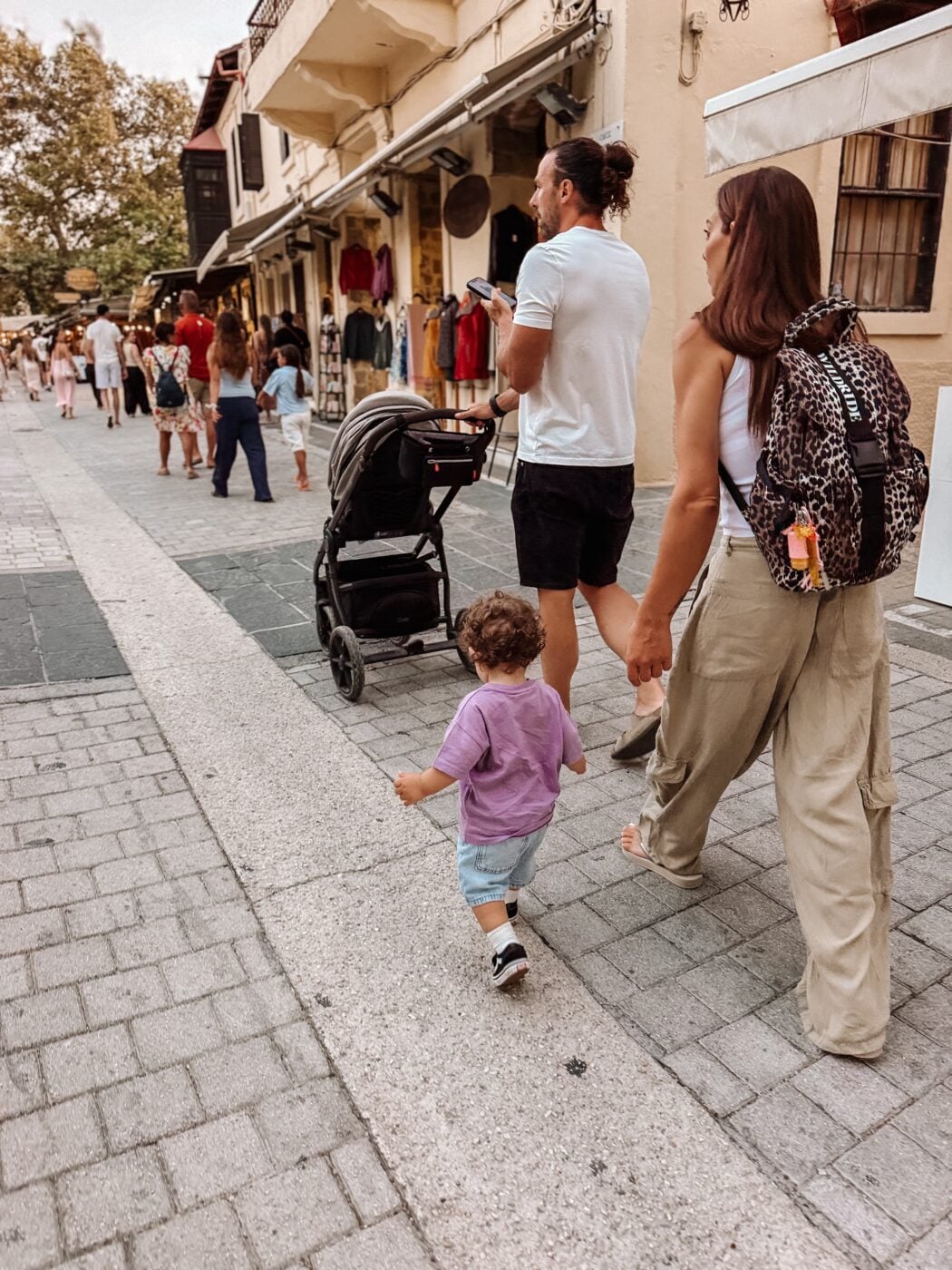 Ευρυδίκη Βαλαβάνη – Γρηγόρης Μόργκαν: Στη Ρόδο με τον ενός έτους γιο τους, «Τα ταξίδια είναι λίγο πιο κουραστικά πια, αλλά και πιο όμορφα»