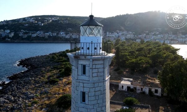 Παγκόσμια Ημέρα Φάρων: Ο ιστορικός φάρος του Γυθείου που στέκει αγέρωχος στην Κρανάη (βίντεο)