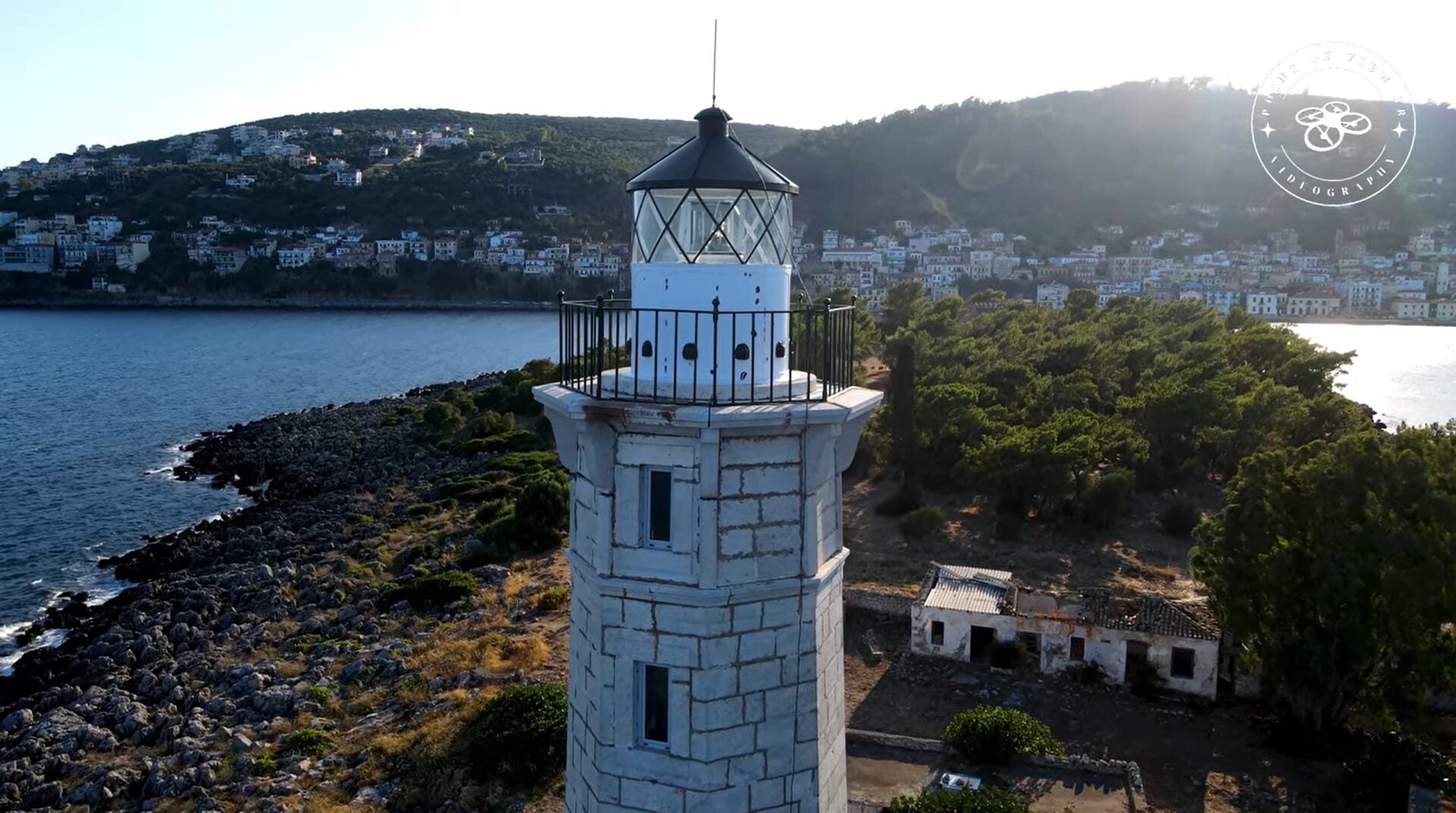 Παγκόσμια Ημέρα Φάρων: Ο ιστορικός φάρος του Γυθείου που στέκει αγέρωχος στην Κρανάη (βίντεο)