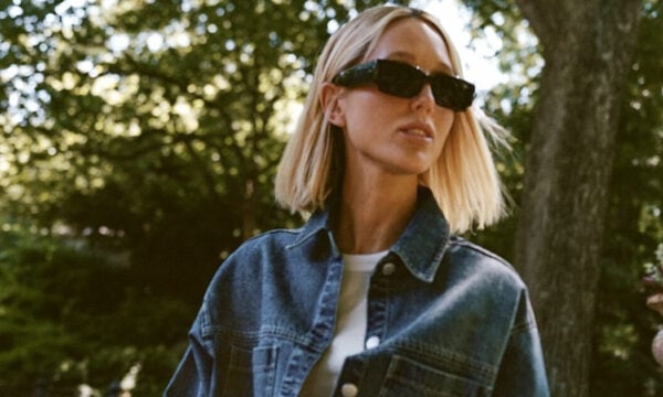 Η Maria Olympia σχεδίασε denim συλλογή με έμπνευση από τα 90s