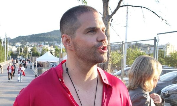Γιώργος Τσαλίκης: Φωτογραφίες με τον γιο και τον αδελφό της Ελένης Μενεγάκη από τις οικογενειακές διακοπές στην Άνδρο