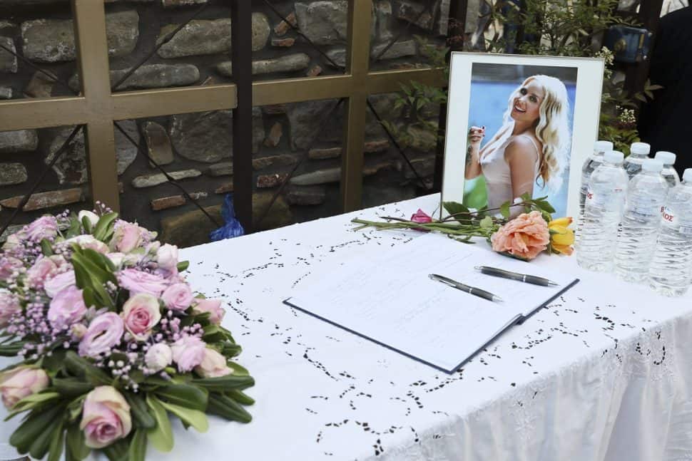 Μνημόσυνο για τα τρίμηνα της Γωγώς: Η υπόσχεση που έδωσε η Βικτώρια πάνω από το μνήμα της μητέρας της