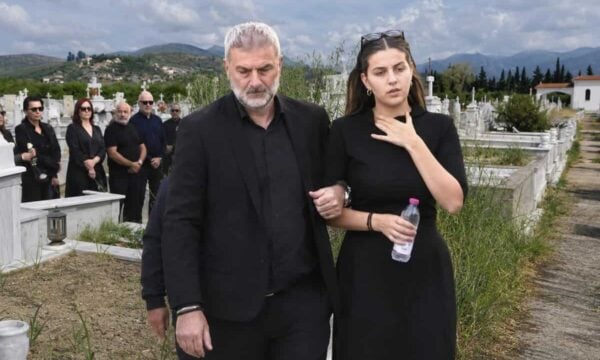 Μνημόσυνο για τα τρίμηνα της Γωγώς: Η υπόσχεση που έδωσε η Βικτώρια πάνω από το μνήμα της μητέρας της