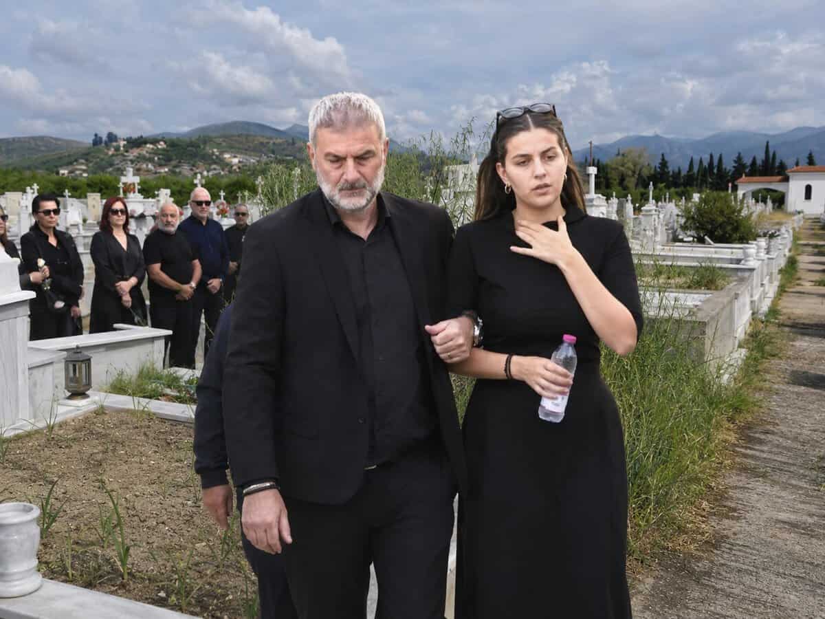 Μνημόσυνο για τα τρίμηνα της Γωγώς: Η υπόσχεση που έδωσε η Βικτώρια πάνω από το μνήμα της μητέρας της