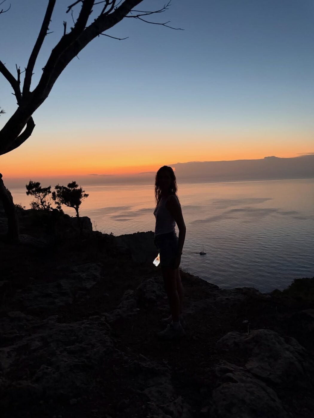 Κιάρα Φεράνι στην Ίμπιζα με τον σύντροφό της μετά τις διακοπές στην Ελλάδα – Τρυφερές στιγμές στην παραλία