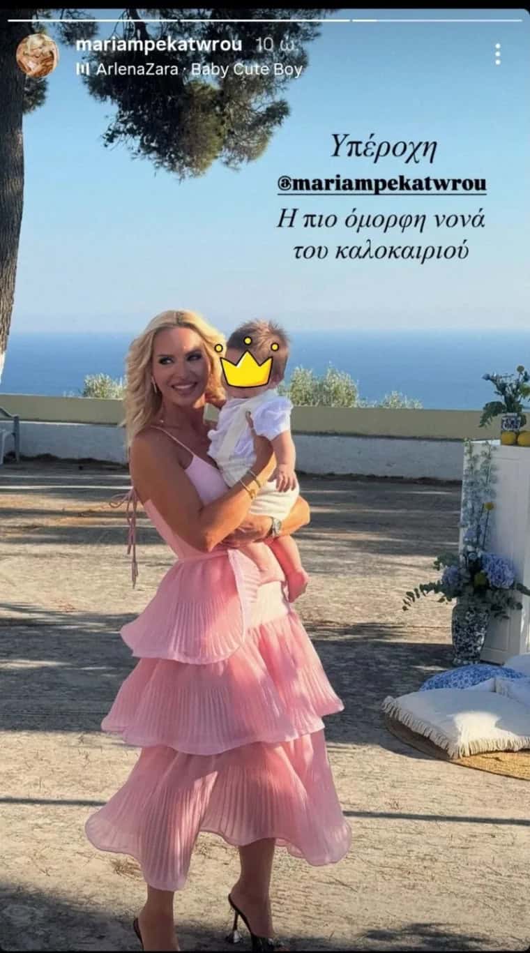 Η Μπεκατώρου στην Κεφαλονιά: Τι φόρεσε ως κουμπάρα και μάγεψε το νησί