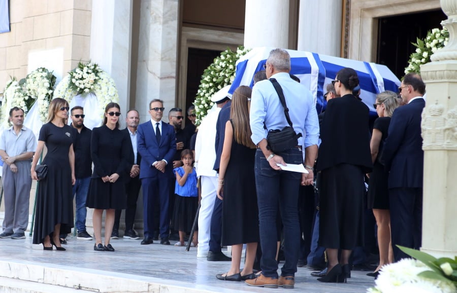 Γιάννης Βαρβιτσιώτης: Το τελευταίο αντίο στο ιστορικό στέλεχος της Νέας Δημοκρατίας και η οικογένειά του