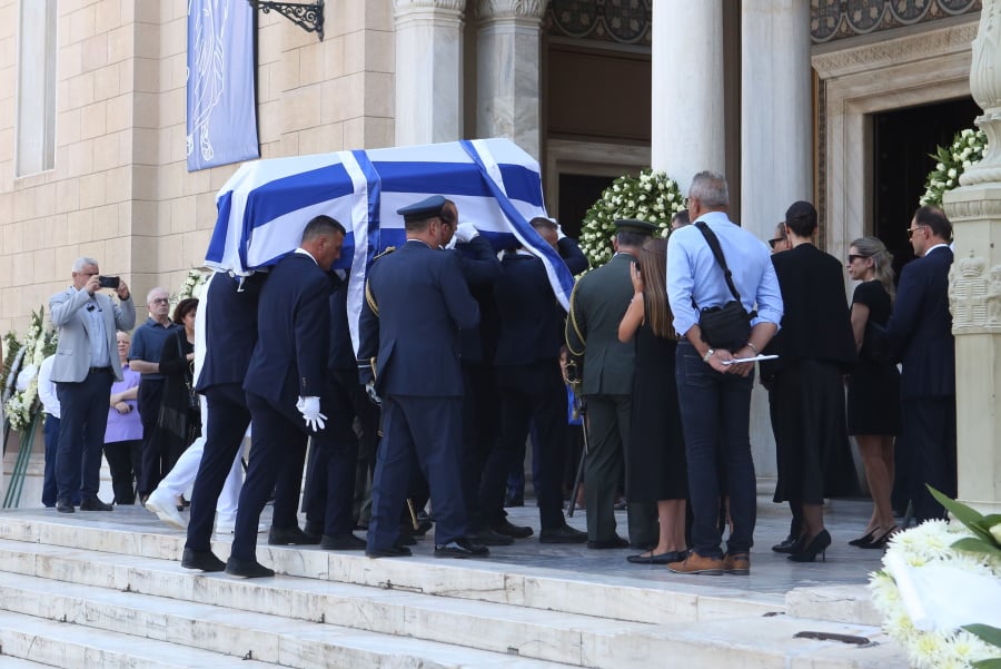 Γιάννης Βαρβιτσιώτης: Το τελευταίο αντίο στο ιστορικό στέλεχος της Νέας Δημοκρατίας και η οικογένειά του