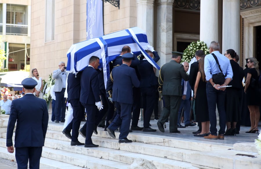 Γιάννης Βαρβιτσιώτης: Το τελευταίο αντίο στο ιστορικό στέλεχος της Νέας Δημοκρατίας και η οικογένειά του