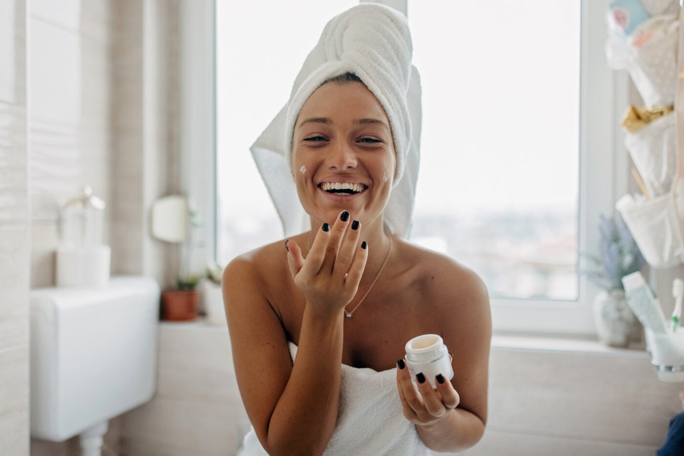 Post-holiday skincare: Τι χρειάζεται η επιδερμίδα μετά τις καλοκαιρινές διακοπές
