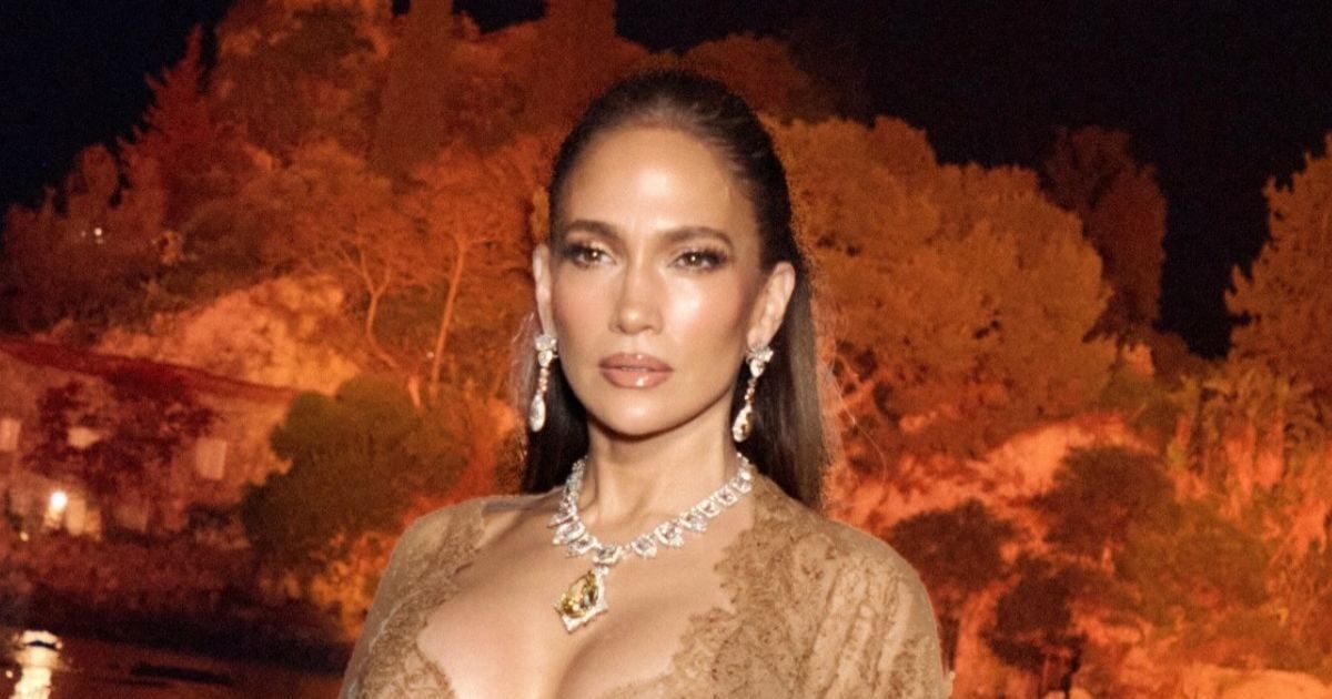 Lumière Nude μανικιούρ: Το nail look της Jennifer Lopez και ο μινιμαλισμός