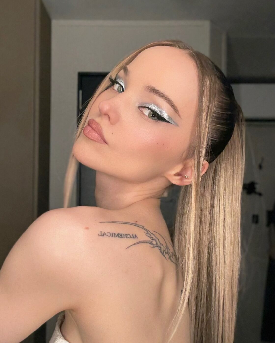 Cool-Toned Makeup: Η δροσερή τάση στο μακιγιάζ που θα ξεχωρίσει