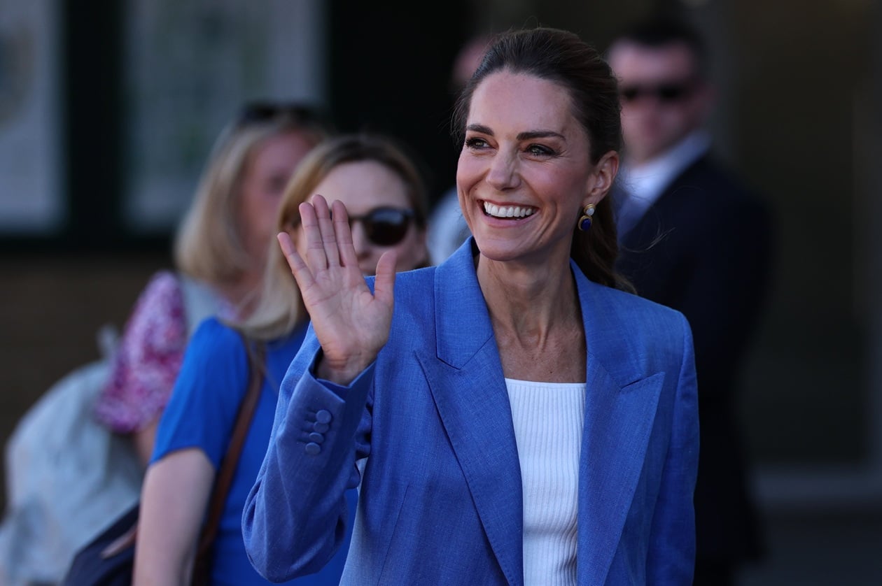Η Kate Middleton χαιρετά το πλήθος καθώς φθάνει στο Wimbledon Championships στο Λονδίνο, 2 Ιουλίου 2026