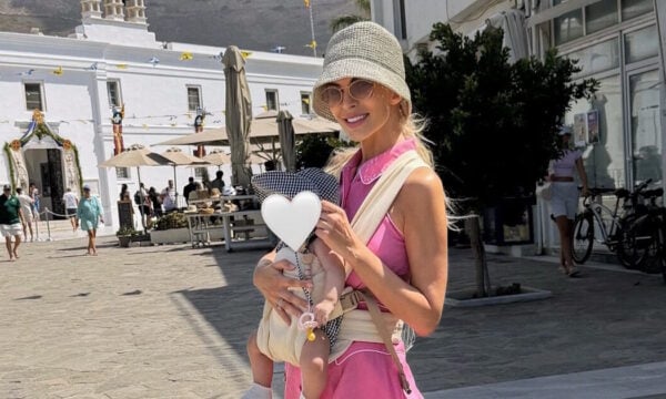 Κατερίνα Καινούργιου: Συνάντηση με τον πνευματικό της στα Χανιά – «Φέτος επέστρεψα κοντά του με την κόρη μου»