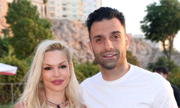 Βίκυ Κάβουρα – Γιώργος Τζαβέλλας: Οικογενειακό στιγμιότυπο με τη δυο ετών κόρη τους