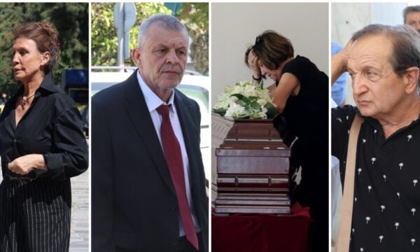 Κηδεία Νίκου Καλογερόπουλου: Πλήθος κόσμου στο τελευταίο αντίο στον ηθοποιό