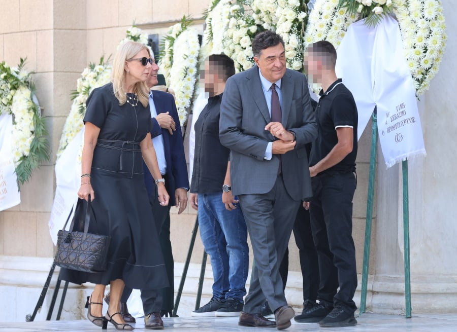 Γιάννης Βαρβιτσιώτης: Το τελευταίο αντίο στο ιστορικό στέλεχος της Νέας Δημοκρατίας και η οικογένειά του