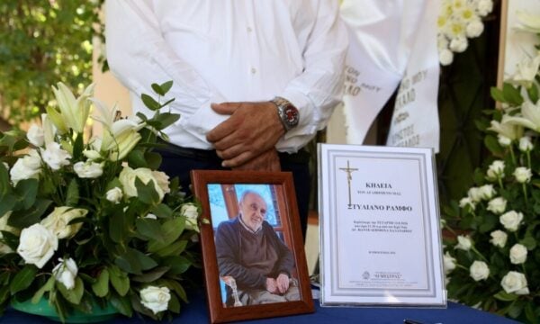 Κηδεία Στέλιου Ράμφου: Το τελευταίο αντίο στον συγγραφέα