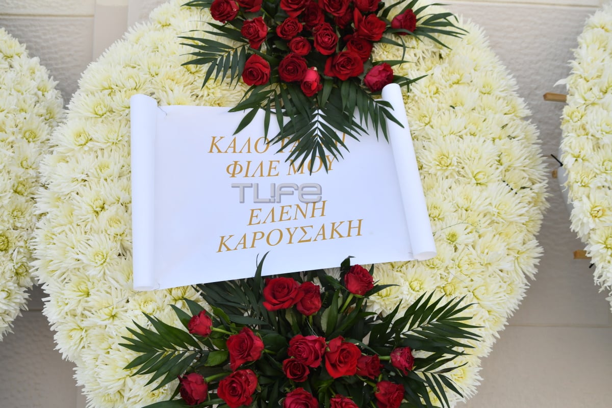 Κηδεία Δημήτρη Κόκοτα: Η αδελφή και η σύζυγός του στο τελευταίο αντίο