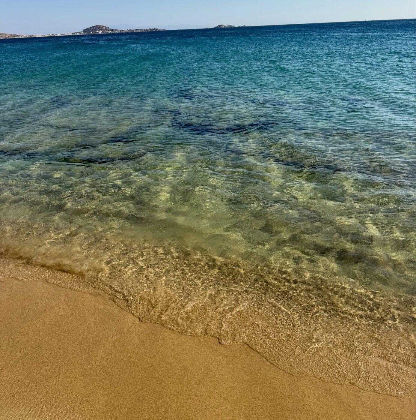 Κωνσταντίνα Σπυροπούλου: Φωτογραφίες από τη Νάξο με τους δύο γιους της το καλοκαίρι