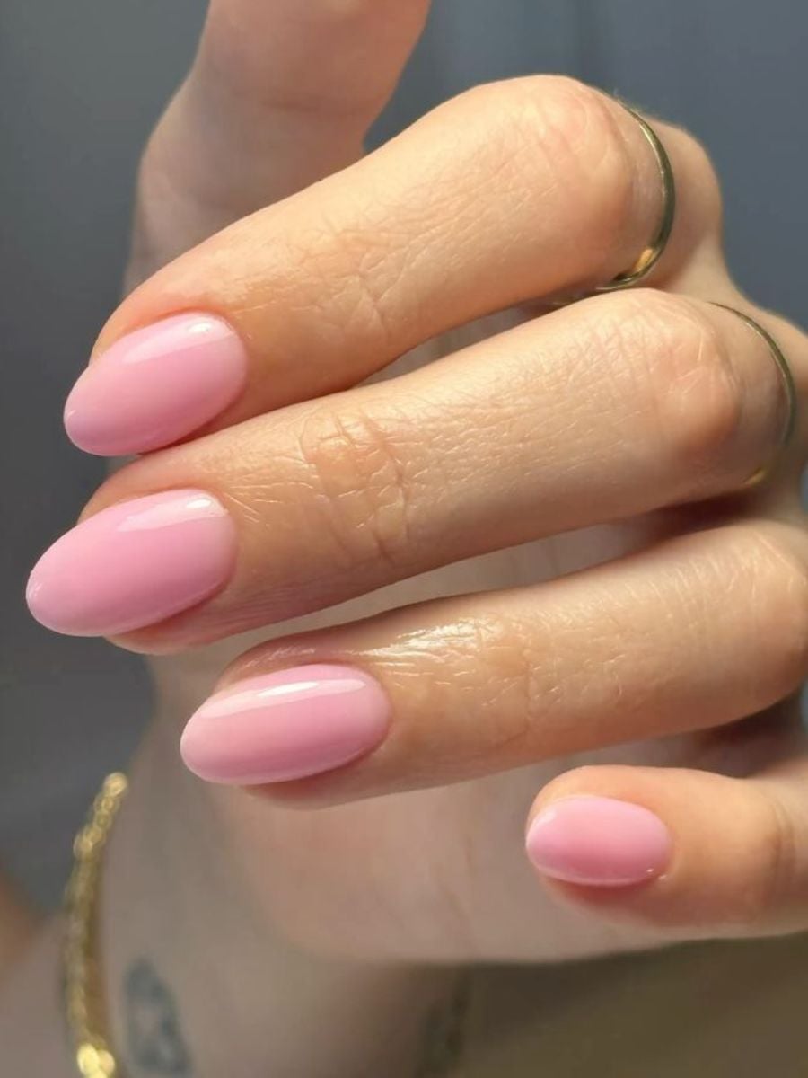 Strawberry Blush νύχια: Ο πιο κομψός τρόπος για να υιοθετήσεις το ροζ μανικιούρ σου
