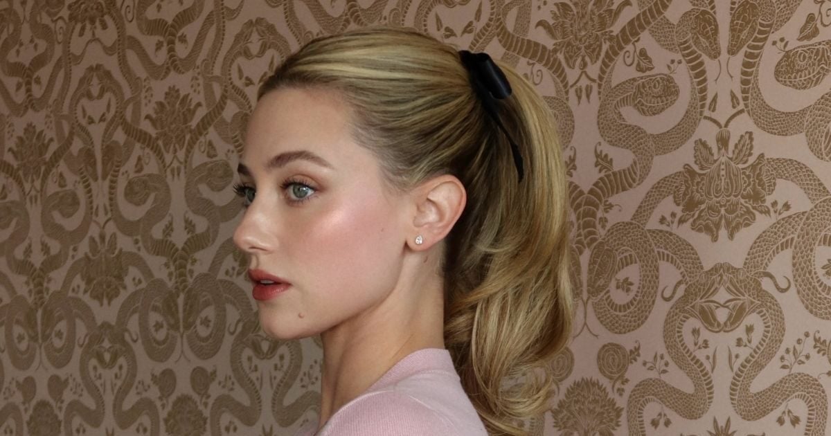 Lili Reinhart: Το ρομαντικό ρετρό χτένισμα που θα σε ταξιδέψει σε άλλη εποχή