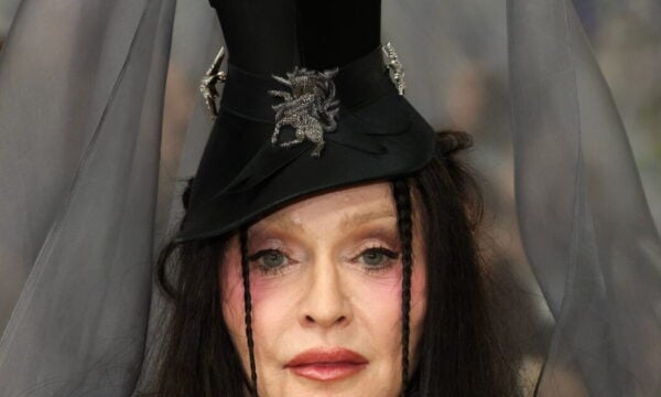 Madonna στα Μετέωρα: Η επίσκεψη και το προσκύνημα στην Ιερά Μονή Βαρλαάμ