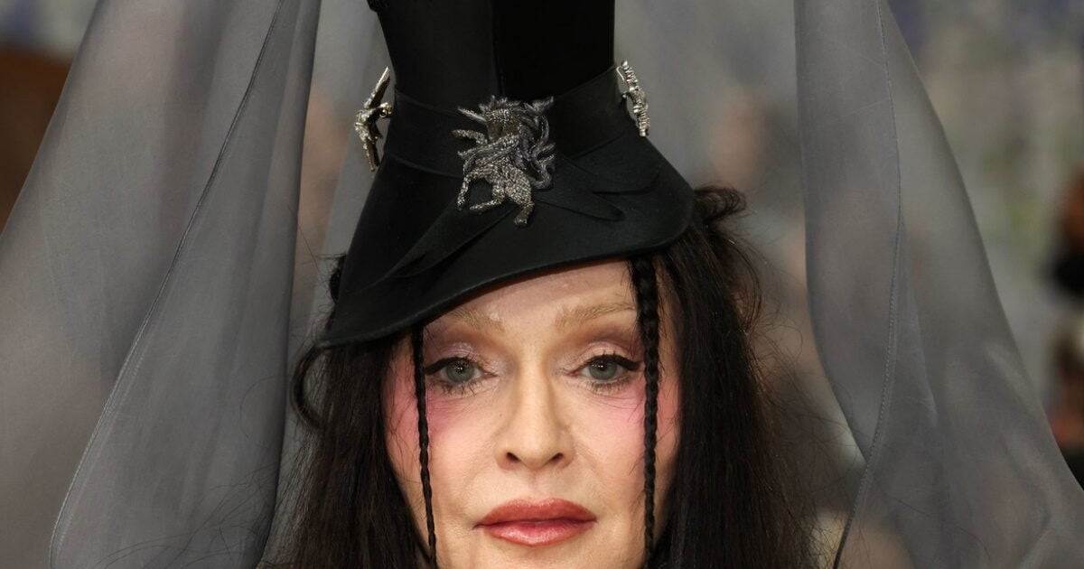 Madonna στα Μετέωρα: Η επίσκεψη και το προσκύνημα στην Ιερά Μονή Βαρλαάμ