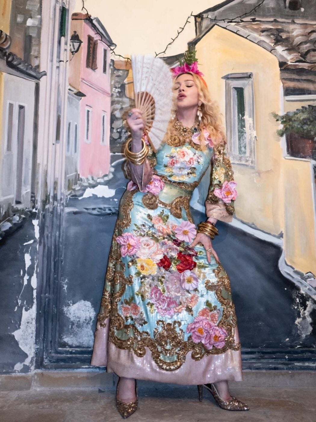 Η Madonna στην Κέρκυρα: Το γενεθλιακό look της Dolce & Gabbana είναι ύμνος στο «too much» και δήλωση πως δεν σκοπεύει να «μικρύνει» για κανέναν