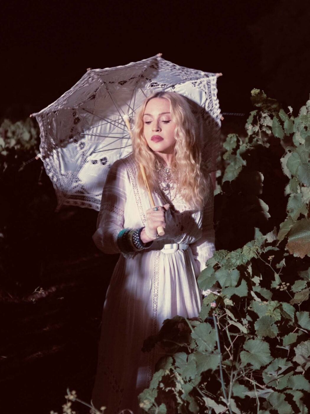 Η Madonna στην Κέρκυρα: Το γενεθλιακό look της Dolce & Gabbana είναι ύμνος στο «too much» και δήλωση πως δεν σκοπεύει να «μικρύνει» για κανέναν
