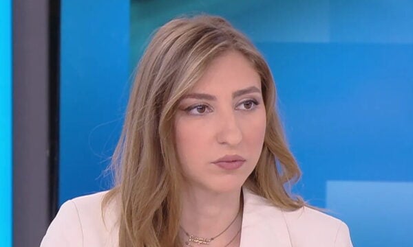 Μαρία Σιαμπάνου: Αυτόπτης μάρτυρας εξηγεί τι συνέβη τη στιγμή του viral γέλιου – «Θα το πω δημόσια για να το γνωρίζει ο κόσμος»