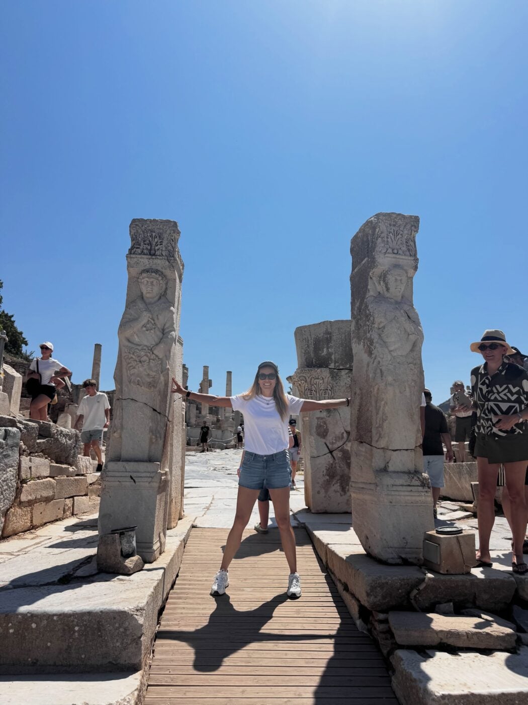 Μαριέττα Χρουσαλά: Το ταξίδι στην Τουρκία και η επίσκεψη στην αρχαία Έφεσο με φωτογραφίες