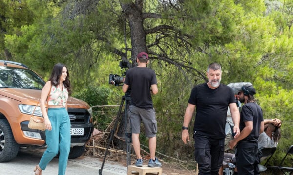 Δύο μαύρα πουκάμισα: Το βιβλίο του Μ. Σακελλαρόπουλου στο MEGA