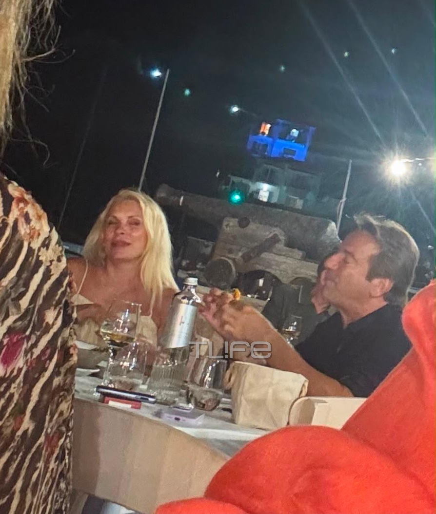Ελένη Μενεγάκη και Μάκης Παντζόπουλος: Η βραδινή έξοδος για φαγητό στο Μεγανήσι