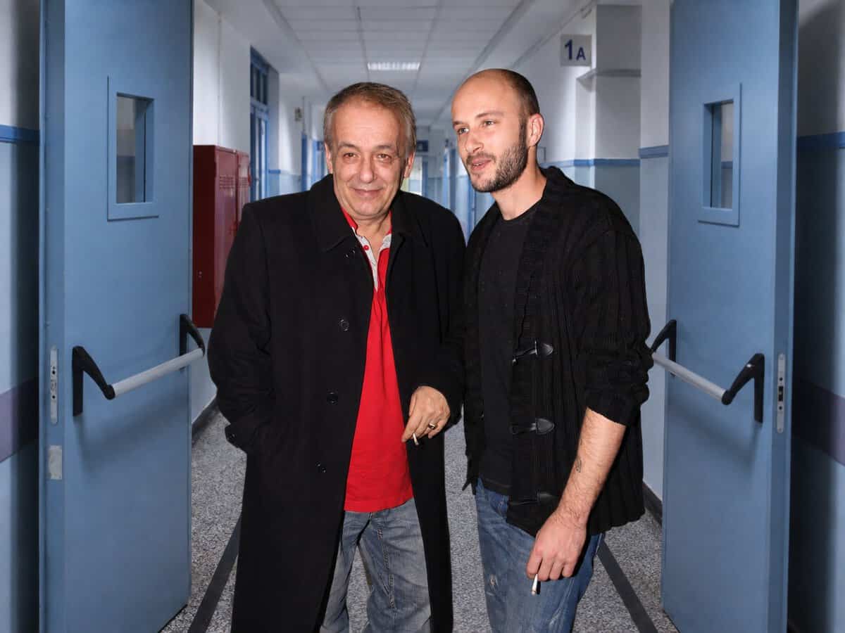 Ανδρέας Μικρούτσικος: Η πρώτη αντίδραση του γιου του μετά το σοβαρό πρόβλημα υγείας και τι ζήτησε από τους δημοσιογράφους