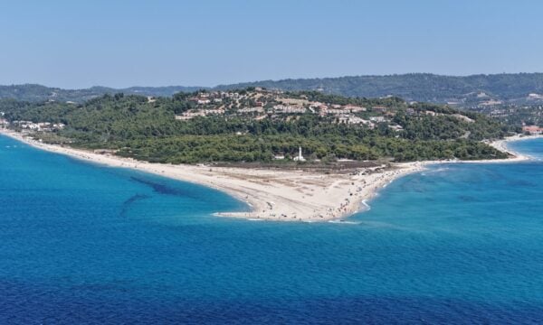 Μύτη Ποσειδίου: Η παραλία που αλλάζει μορφή κάθε εποχή