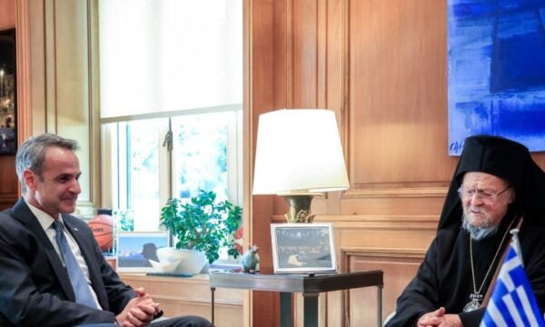 Κυριάκος Μητσοτάκης: Κάλεσε τον Πατριάρχη Βαρθολομαίο να στεφανώσει τον γιο του Κωνσταντίνο με τη Μαρία Σάκκαρη