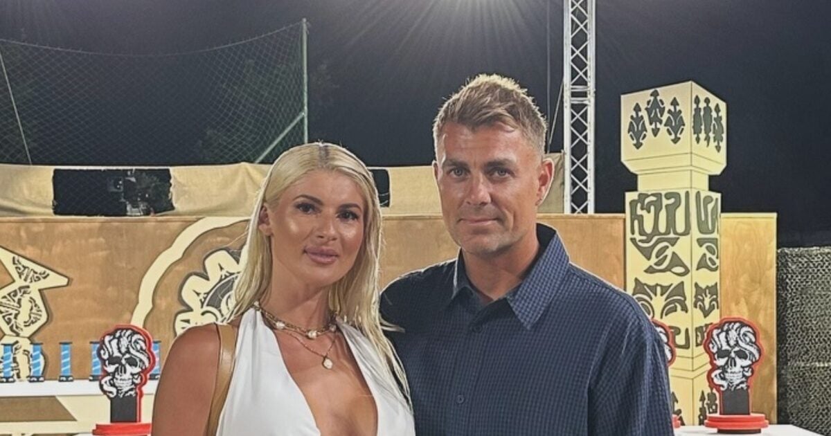 Όλγα Πηλιάκη – Στέλιος Χανταμπάκης: Διακοπές στη Σαντορίνη με τρυφερά φιλιά με φόντο το Αιγαίο