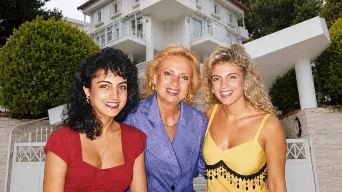 21 χρόνια από τον θάνατο της Βίκυς Μοσχολιού: Η ανάρτηση των παιδιών της και η αμύθητη περιουσία της