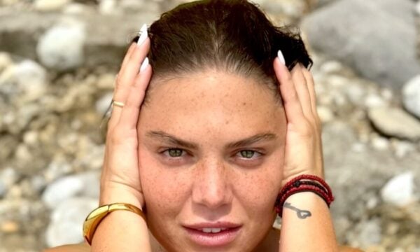 Δανάη Μπάρκα: Φέτος έμαθα να επιπλέω εκεί που φοβόμουν να βουτήξω
