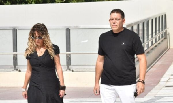 Κηδεία Δημήτρη Κόκοτα: Ο Γρηγόρης Μπιθικώτσης αποχαιρετά τον φίλο του – «Δεν το έχω χωνέψει ακόμα»