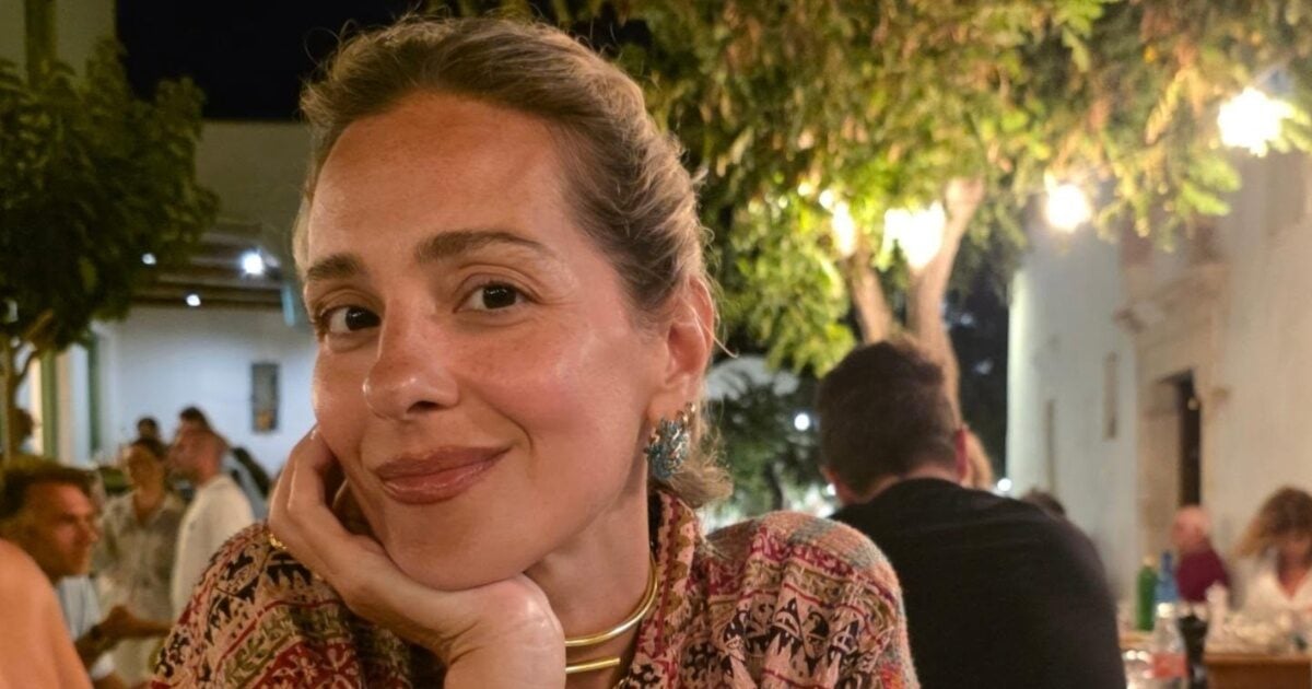 Νατάσσα Μποφίλιου: Σπάνιες φωτογραφίες με τον σύζυγό της από τις διακοπές στη Φολέγανδρο