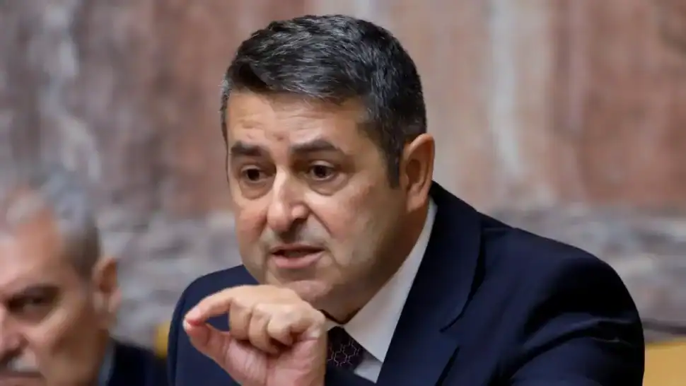 Μεσσαροπούλου και Μυλωνάκης στην Τήνο για να εκπληρώσουν το τάμα τους στην Παναγιά (φωτογραφίες)