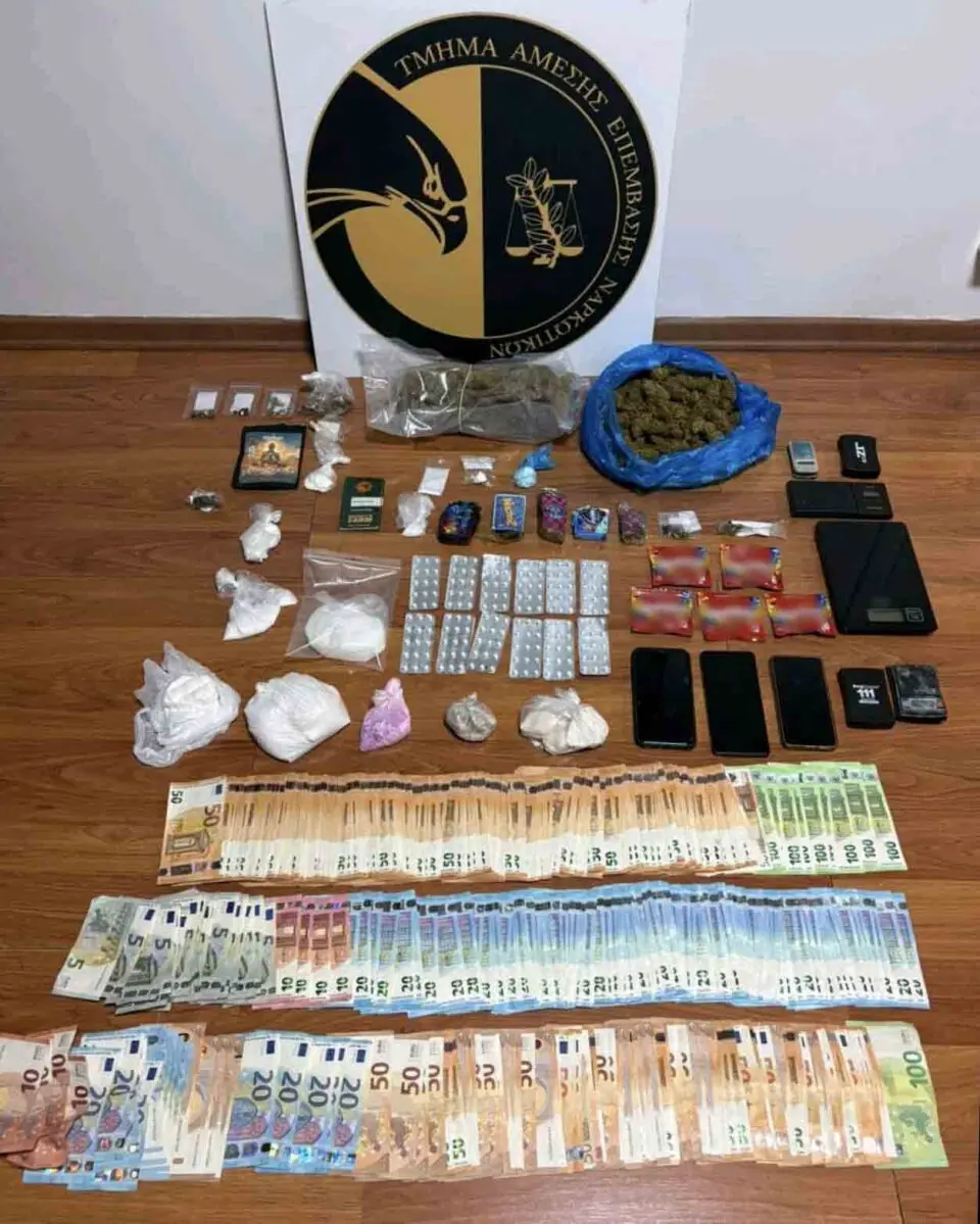 Πώς «έκαψε» τη γνωστή τραγουδίστρια ο κοριός της ΕΛ.ΑΣ. – Οι συνομιλίες με τον «γιατρό» της κόκας
